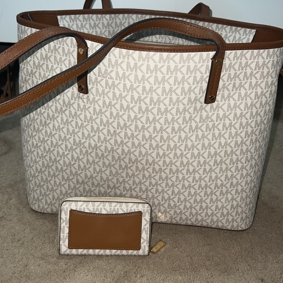 Michael Kors Tote and Wallet Set - Picture 5 of 7